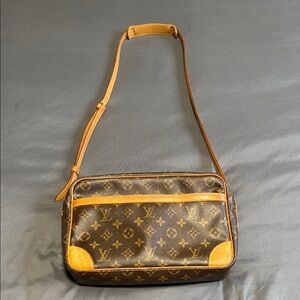 Vintage Monogram Canvas Louis Vuitton Trocadero Crossbody Camera Bag